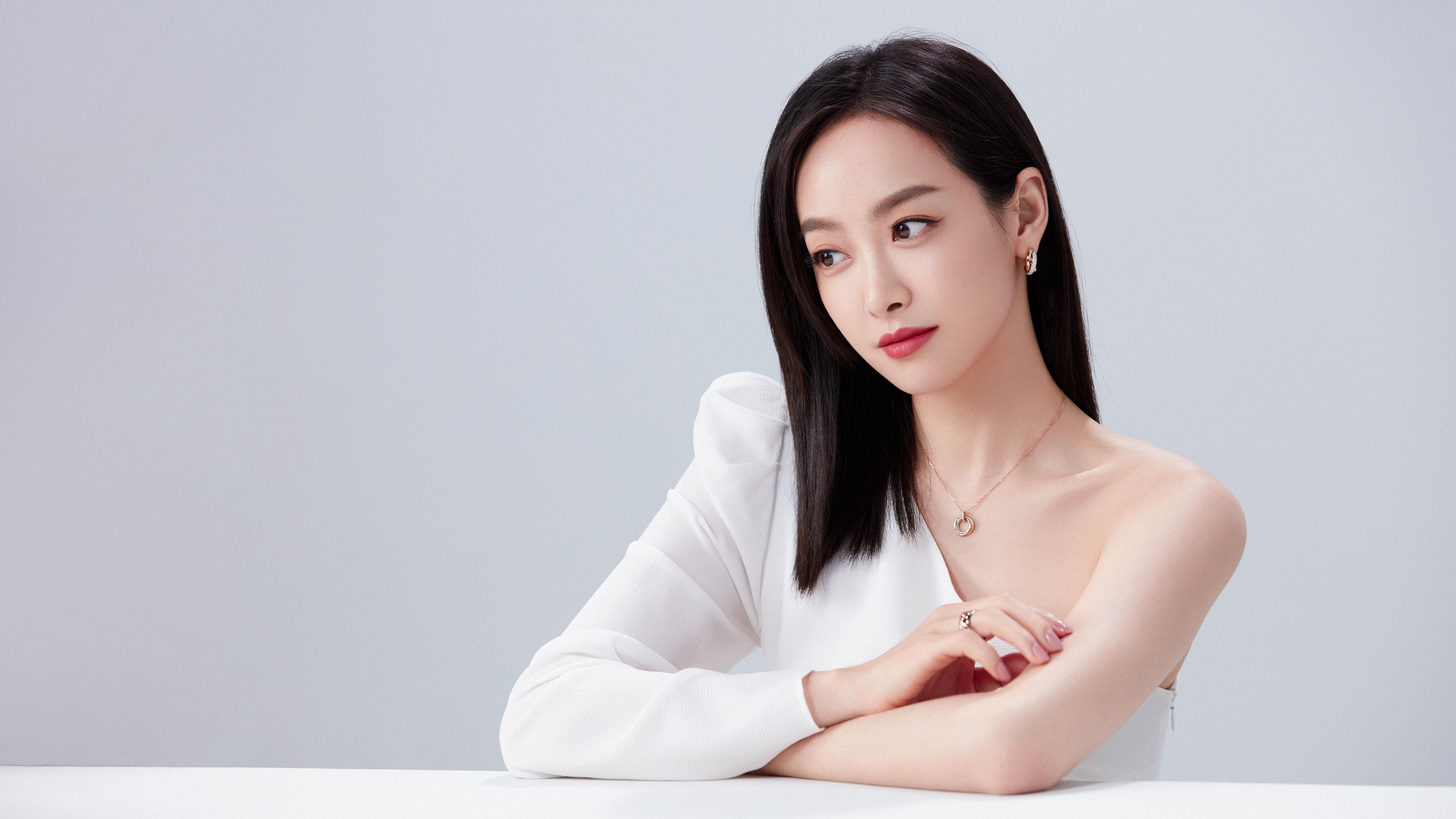 极限驾驶：车手在窄路急弯中的精彩表现，极限驾驶suv