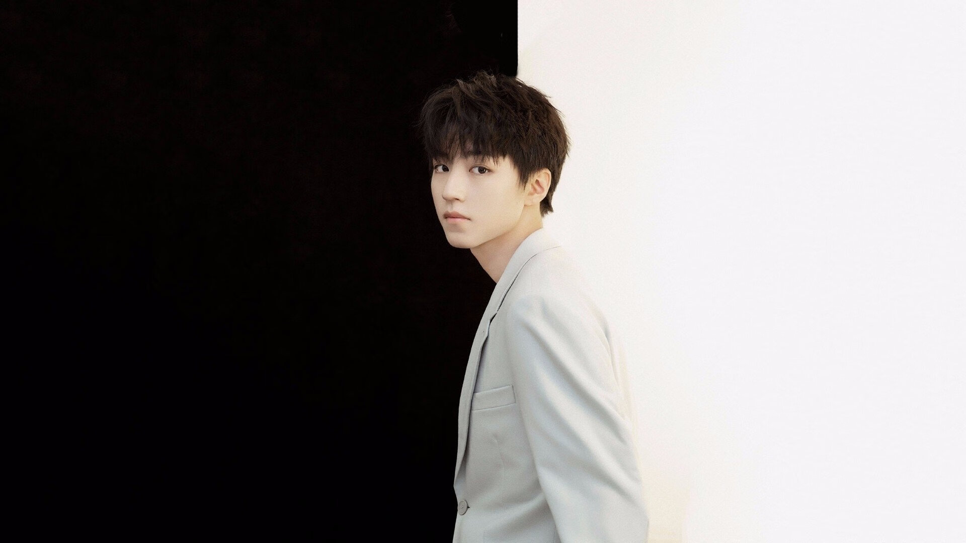 利物浦球星莱万多夫斯基领衔拜仁对决弗赖堡，拜仁和利物浦的打法