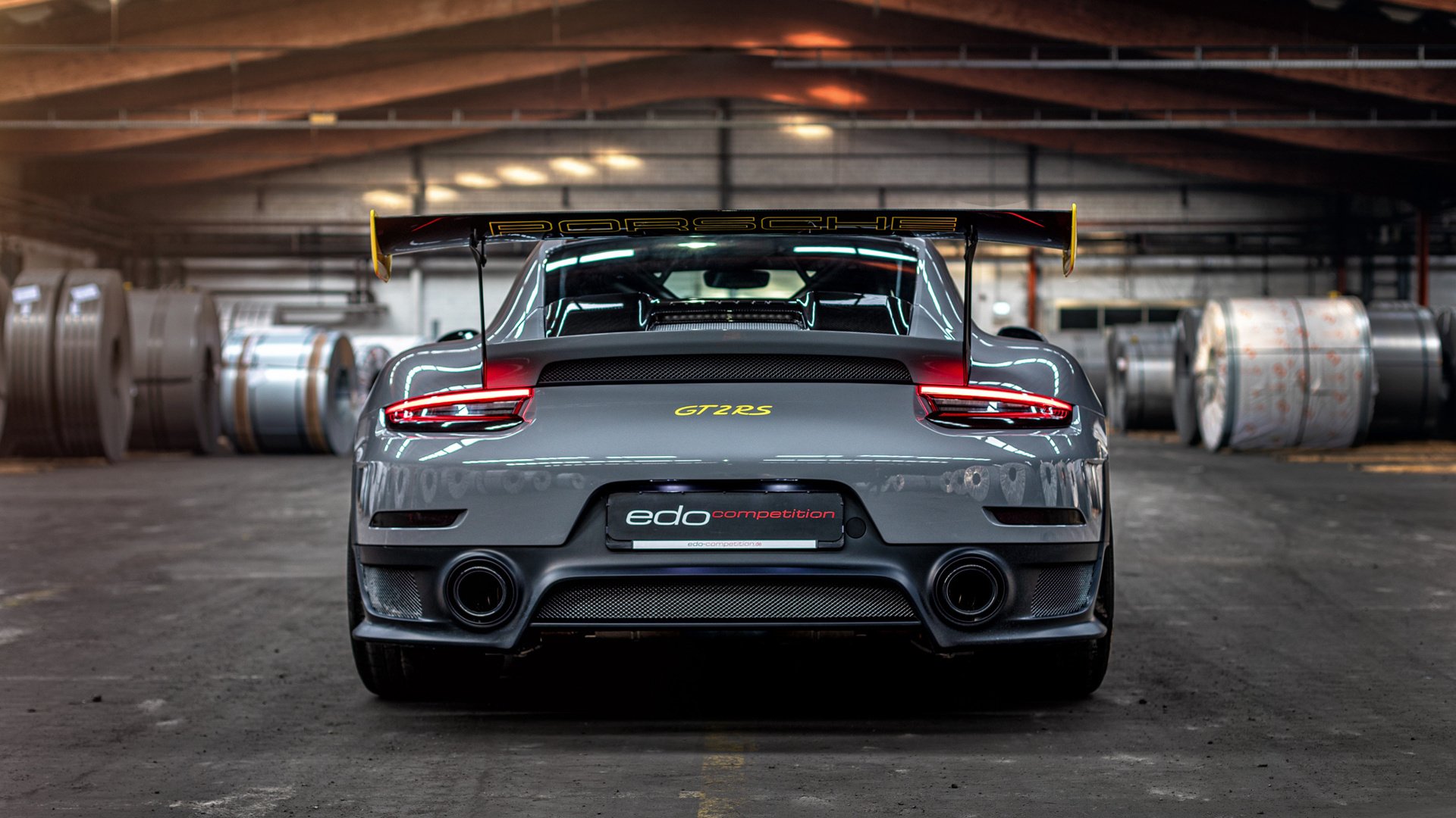 意外足球赛后球员起冲突，足球场上的意外事故