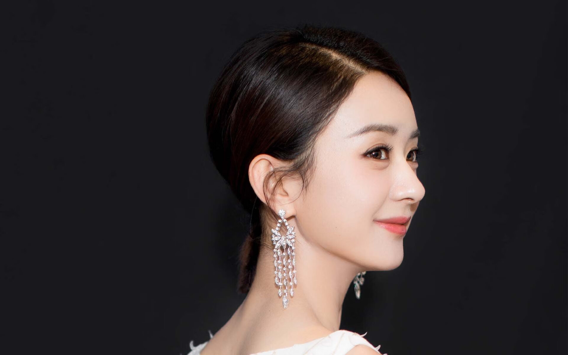 意外足球赛后球员起冲突，足球场上的意外事故