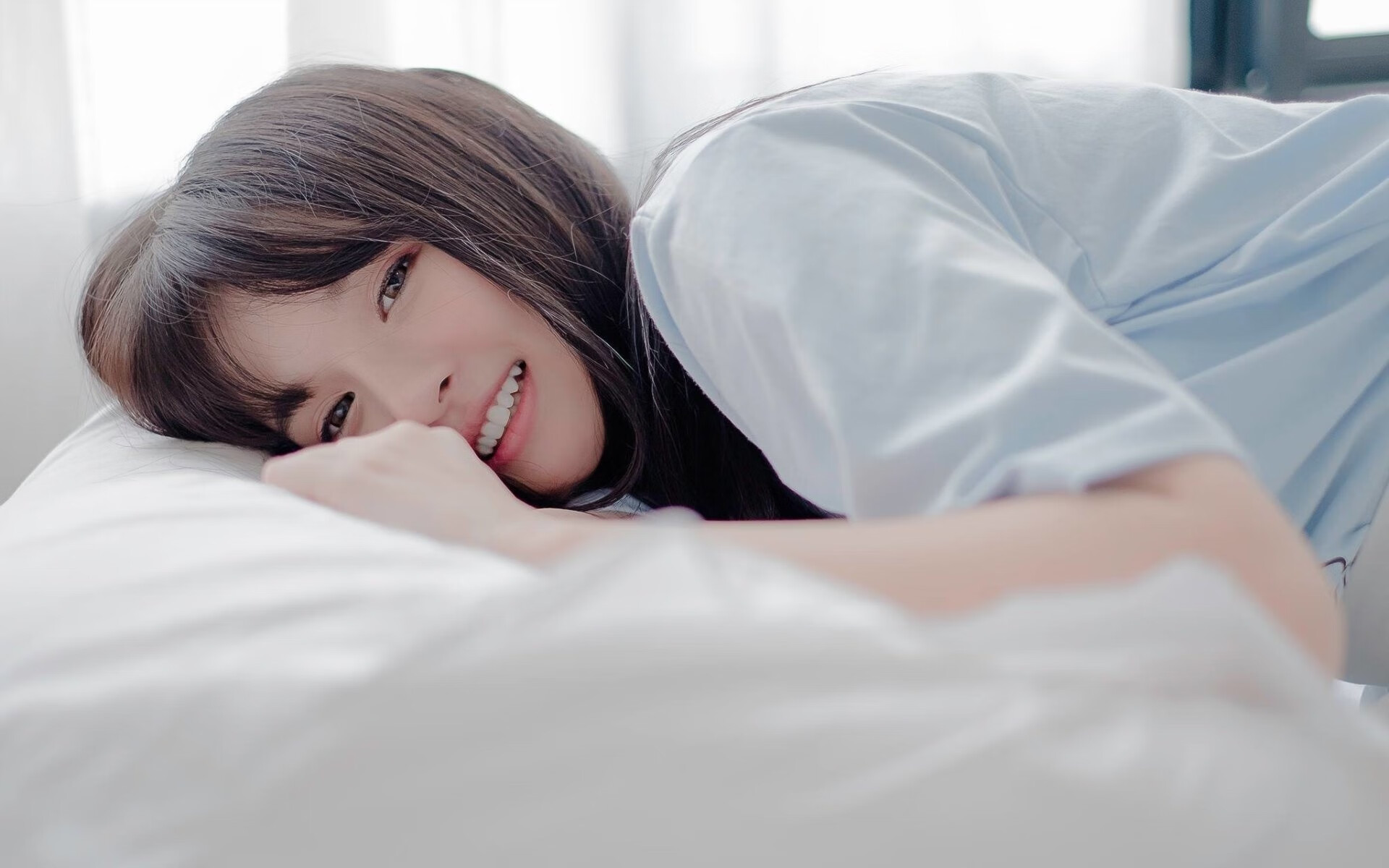 全国青少年竞技飞盘比赛火热展开，青少年热情高涨，飞盘比赛海报